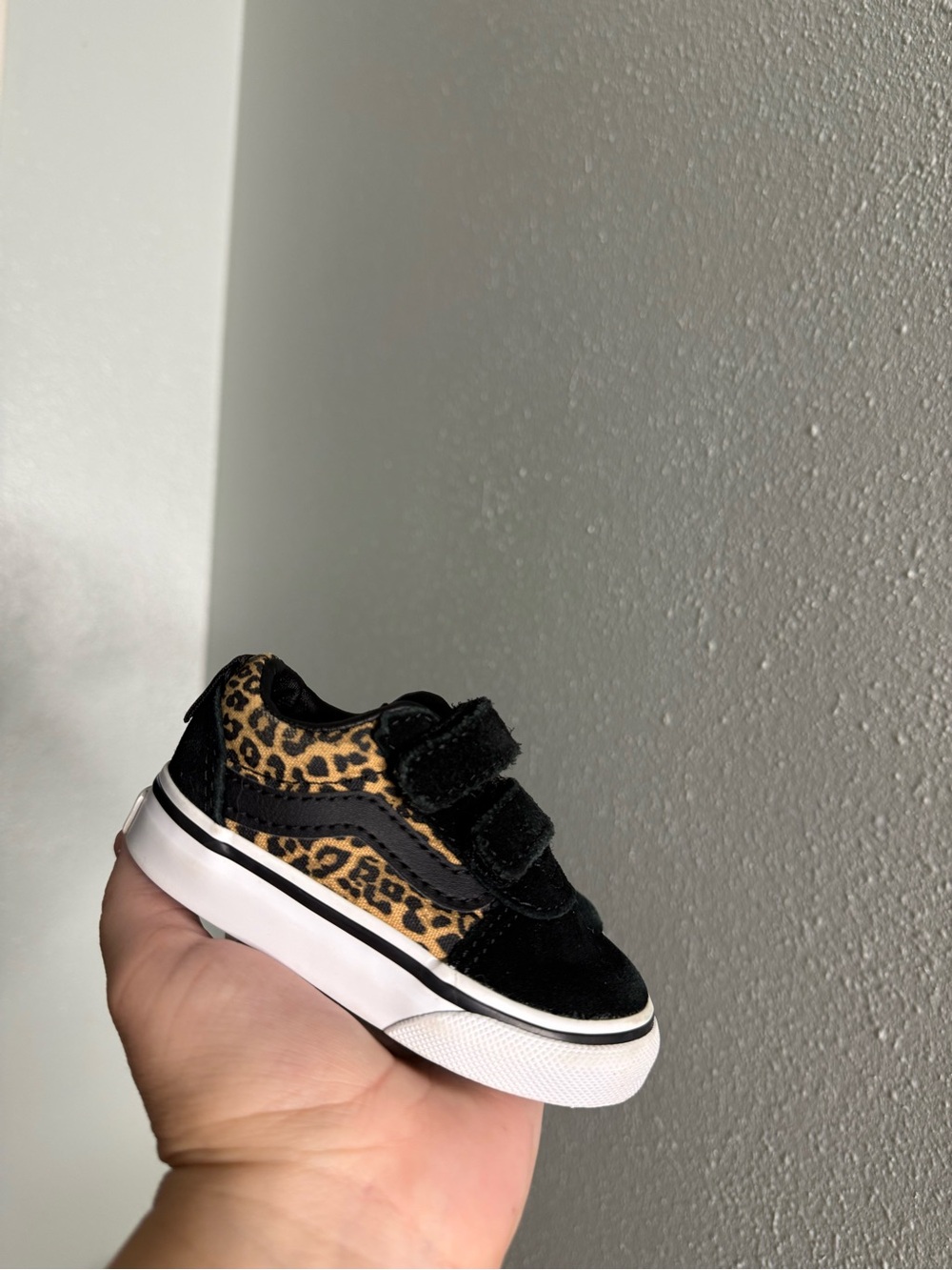Baby girl leopard vans